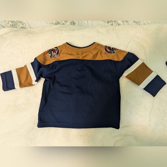 NHL Oilers hockey jersey Size 2T, excellent condition - Picture 8 of 12